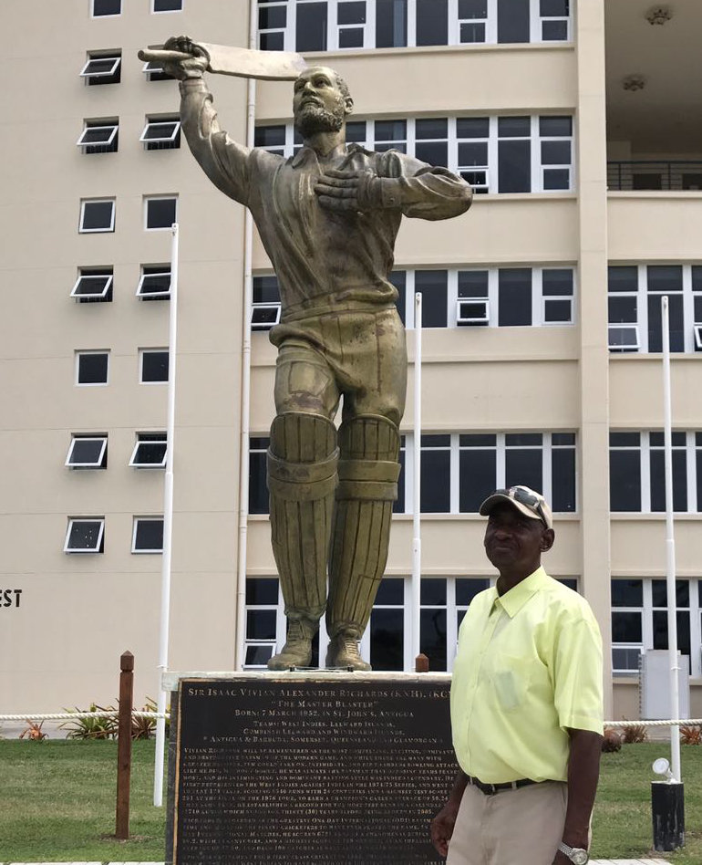 Stafford-with-Sir-Viv-Statue